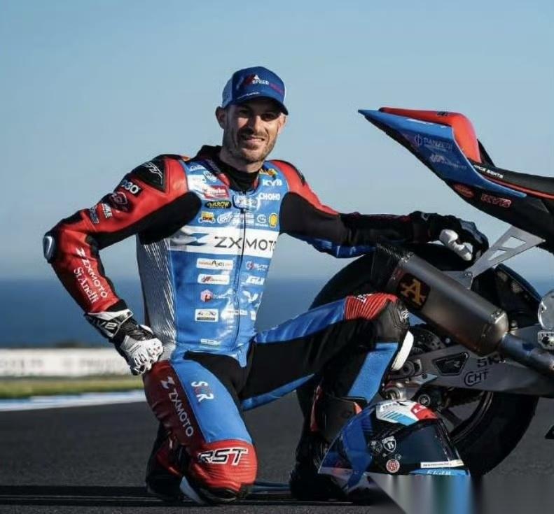 这位夺冠的法国车手，怀疑过自己的车技，怀疑过自己的年龄，怀疑过自己的运气，就是没