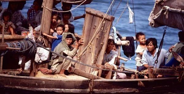 1975年后，20万越南难民逃进香港，香港全部接收了，给了他们香港身份。当年越南