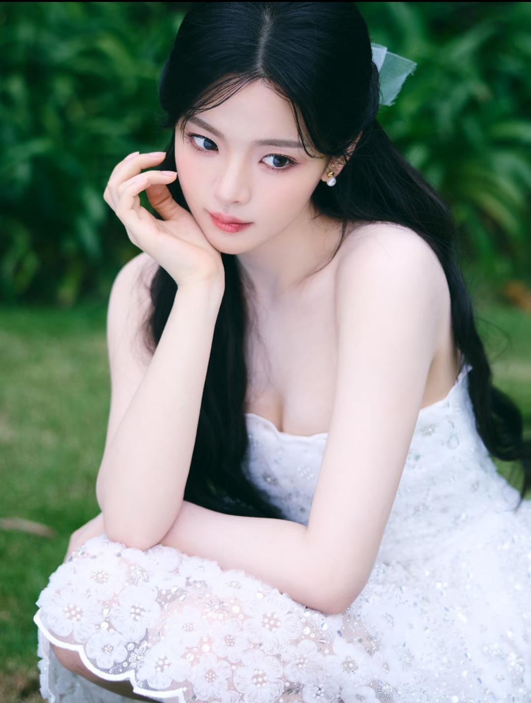 杨超越，温柔又迷人