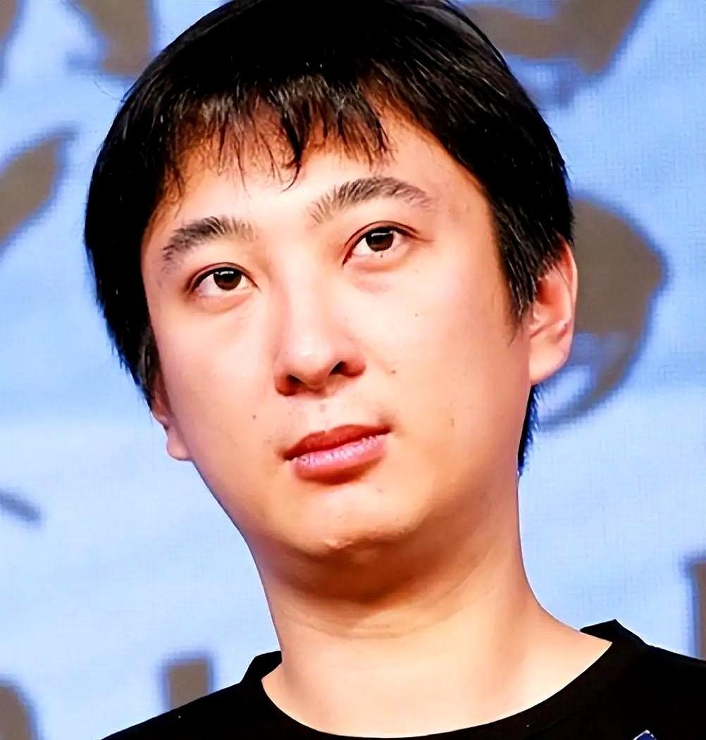 王思聪现身懒懒直播间狂刷礼物。他就是这样，只给自己追过或爱过的女孩花钱。他俩