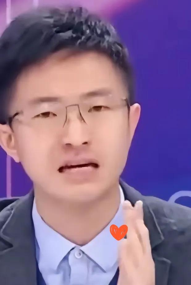 台湾社会最近炸开了锅！新党议员侯汉廷一句“民进党是台湾敌人”，直接把绿营骂上热搜