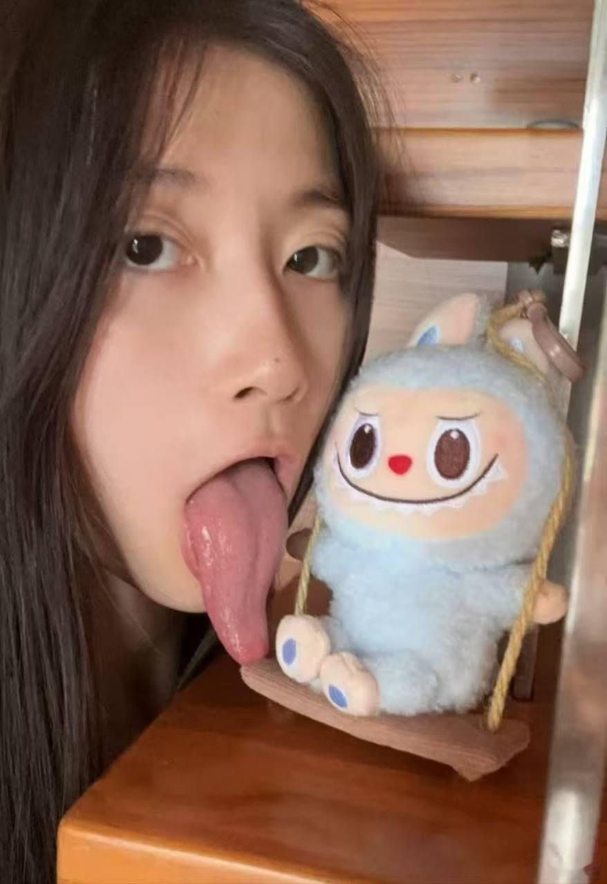 我女朋友漂亮吧？​​​