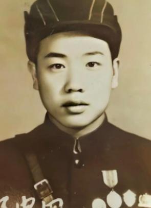 1950年11月29日，一位志愿军排长无视上级命令，放弃驻守高地，放走了美军