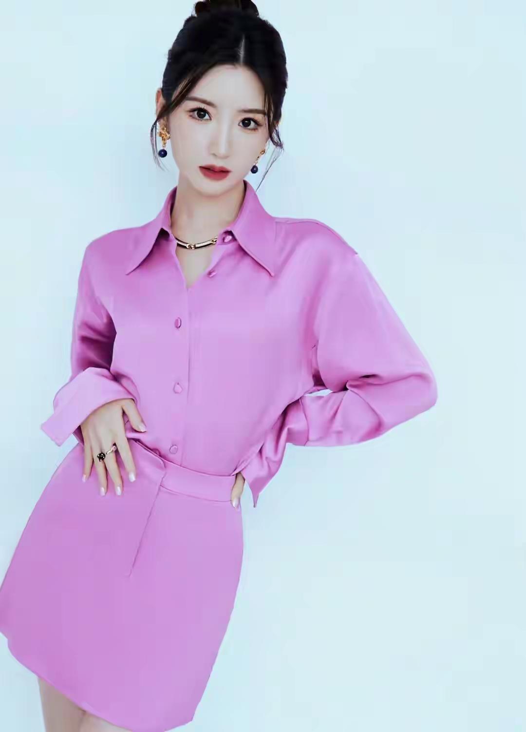 粉色装扮毛晓彤！