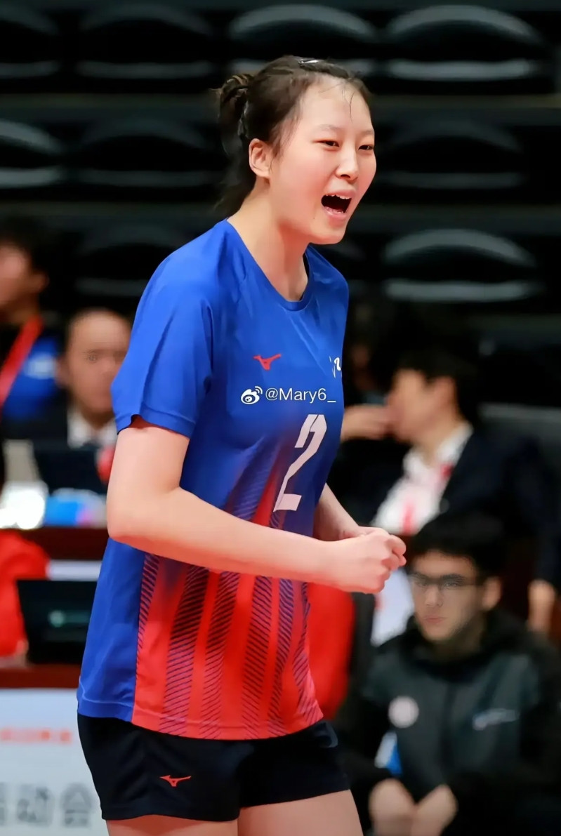 平心而论，山东女排的整体实力在江苏队之上，毕竟攻强于防的江苏女排太依赖一传的到位