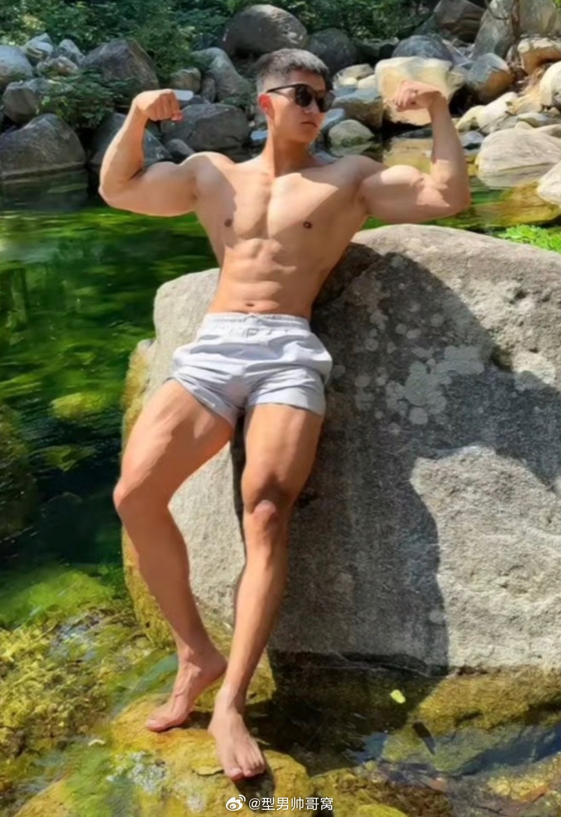 型男帅哥窝肌肉型男​​​