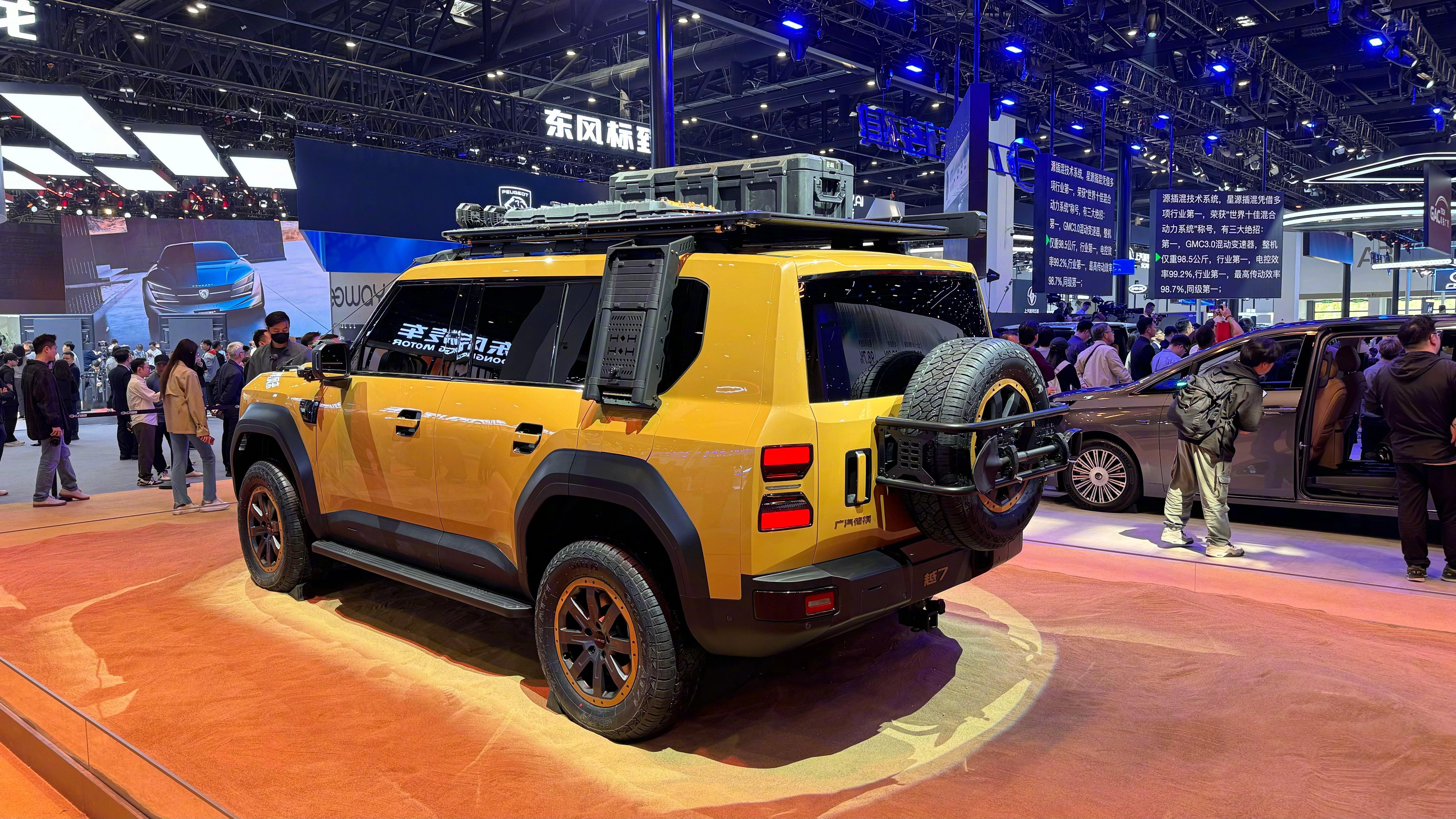 传祺越野系列首款重磅车型越7在北京车展亮相，外观、大灯、越野配置等方面释放了更多