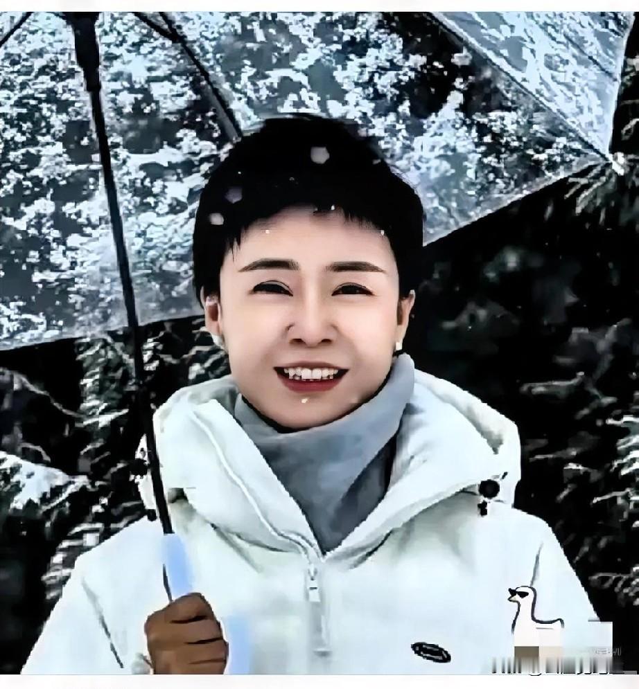 面相跟名字都是一门玄学！不信你看贺娇龙这个面相，这可不是那种千篇一律的网红脸