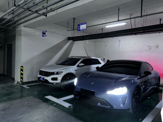 跟媳妇的探歌放一块小米酥妻和媳妇的探歌放一起，探歌是真的小，又窄又短，刚装完了