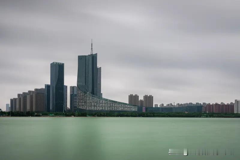 合肥楼市还是需要继续努力才行。合肥现在很多房产中介在那说合肥那些科技巨子在合肥