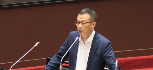 国民党立委罗智强今日在质询中自曝已将新书所得捐出一百万元协助灾民，并特别感谢民进
