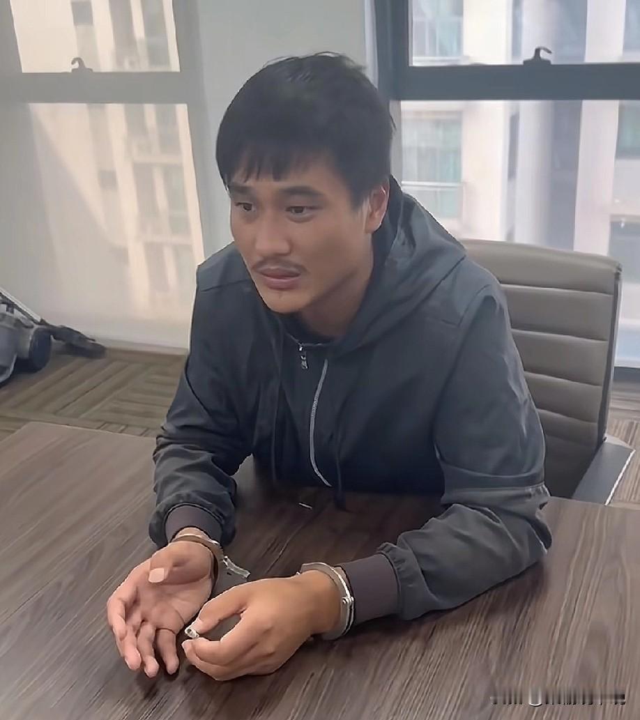 别看这个“非洲洋洋”被抓到后一副可怜兮兮的样子，说自己如何冤枉，平时他可完全是另