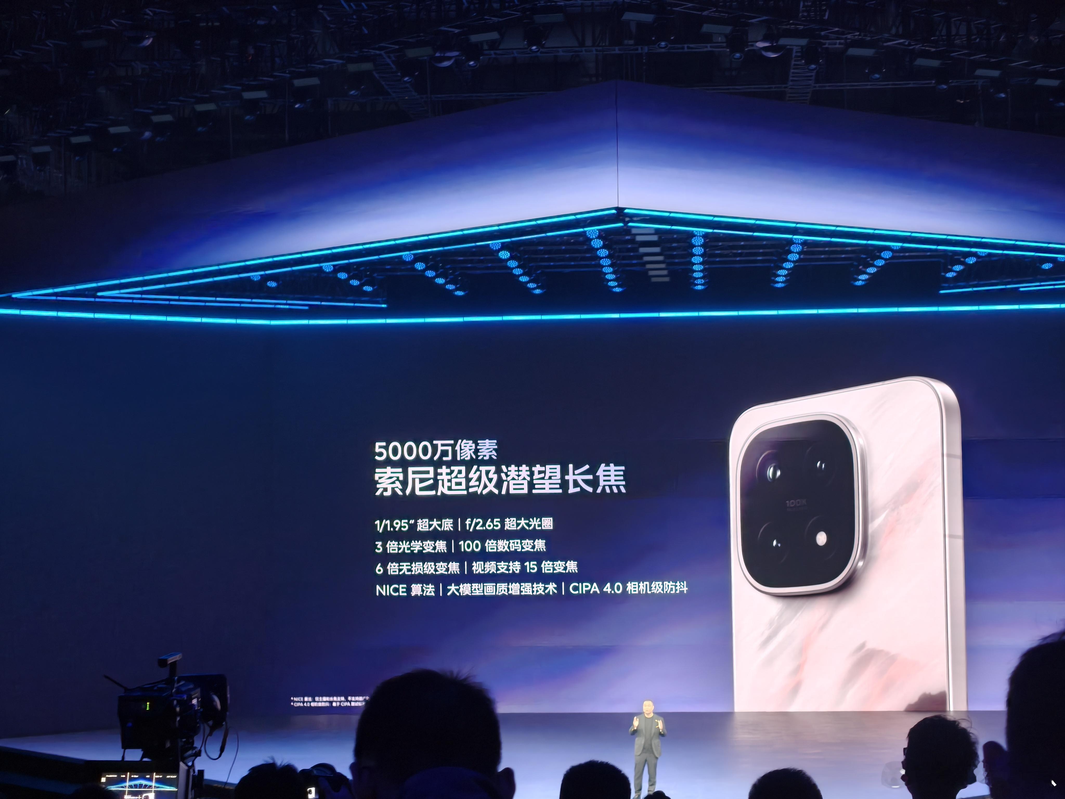 iQOO15有5000万像素索尼CMOS的潜望长焦，支持3被光学变焦。iqoo