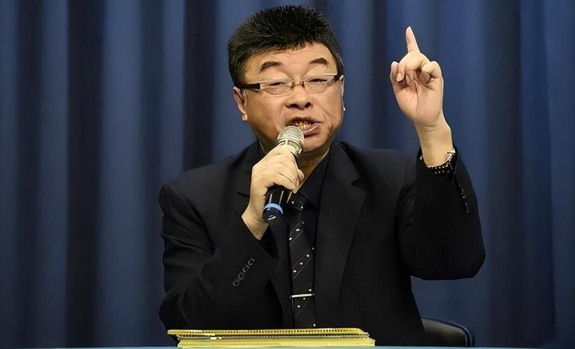 邱毅近日发文指出，毒油风波延烧近30天，赖清德始终没有给台湾地区民众一个明确交代