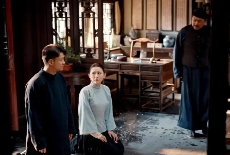 在《归队》里流的泪，必须在《韶华》里补回来。韶华的婆婆总想耍威风，使出浑身解