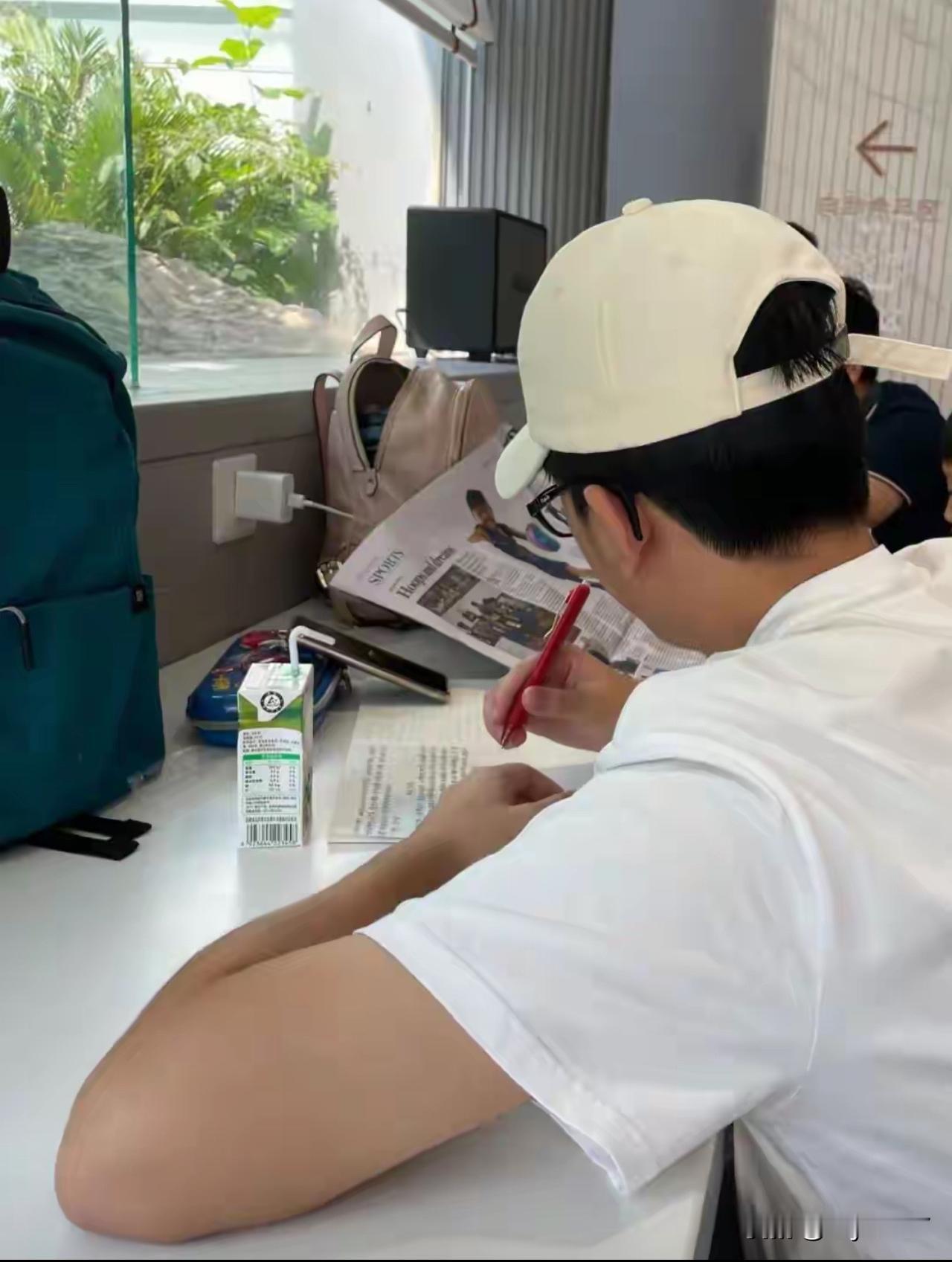 假期“学霸大作战”上线？别让“旅游”变成“隐形负担”！假期本应是放松、晒太阳