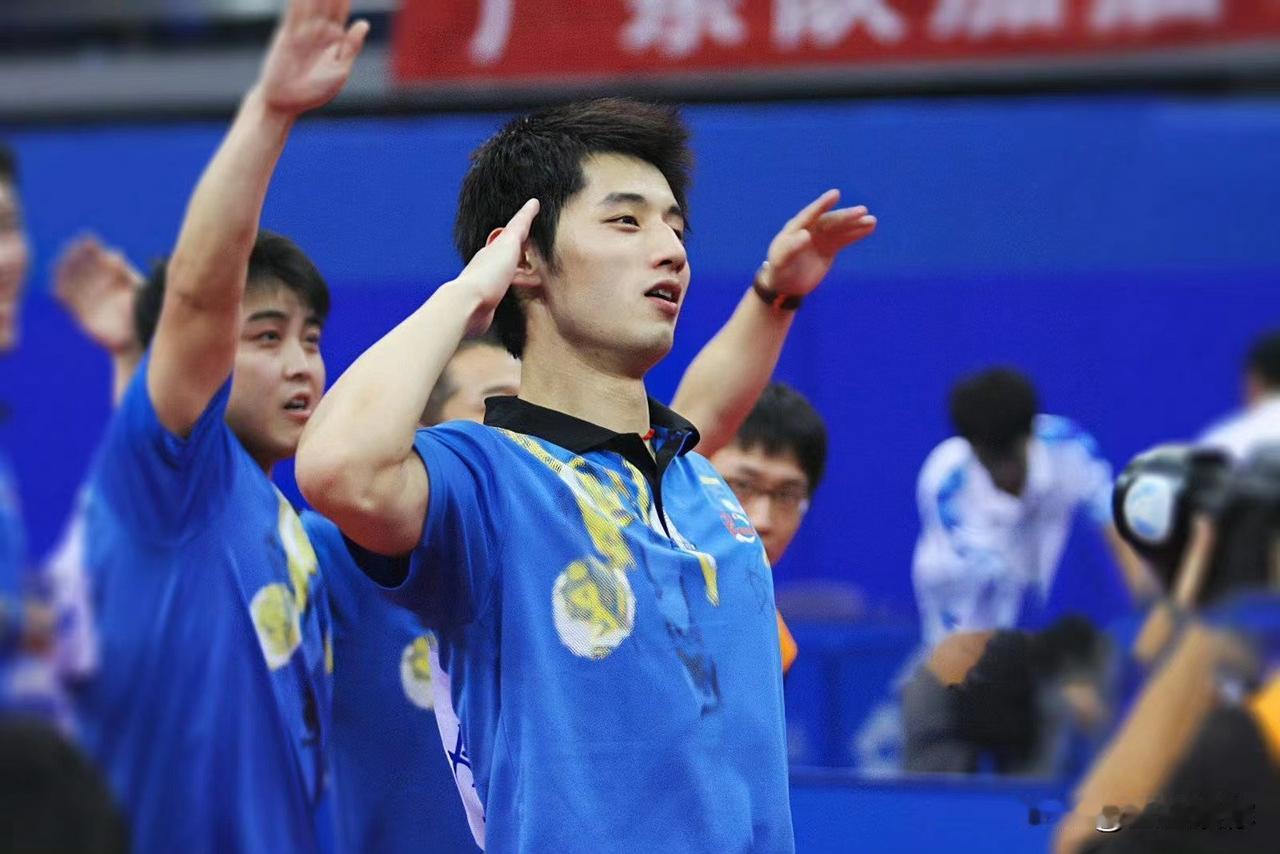 以张继科的水平,只要医疗保障到位,打到2021年肯定没问题。当时马龙受伤之后,立