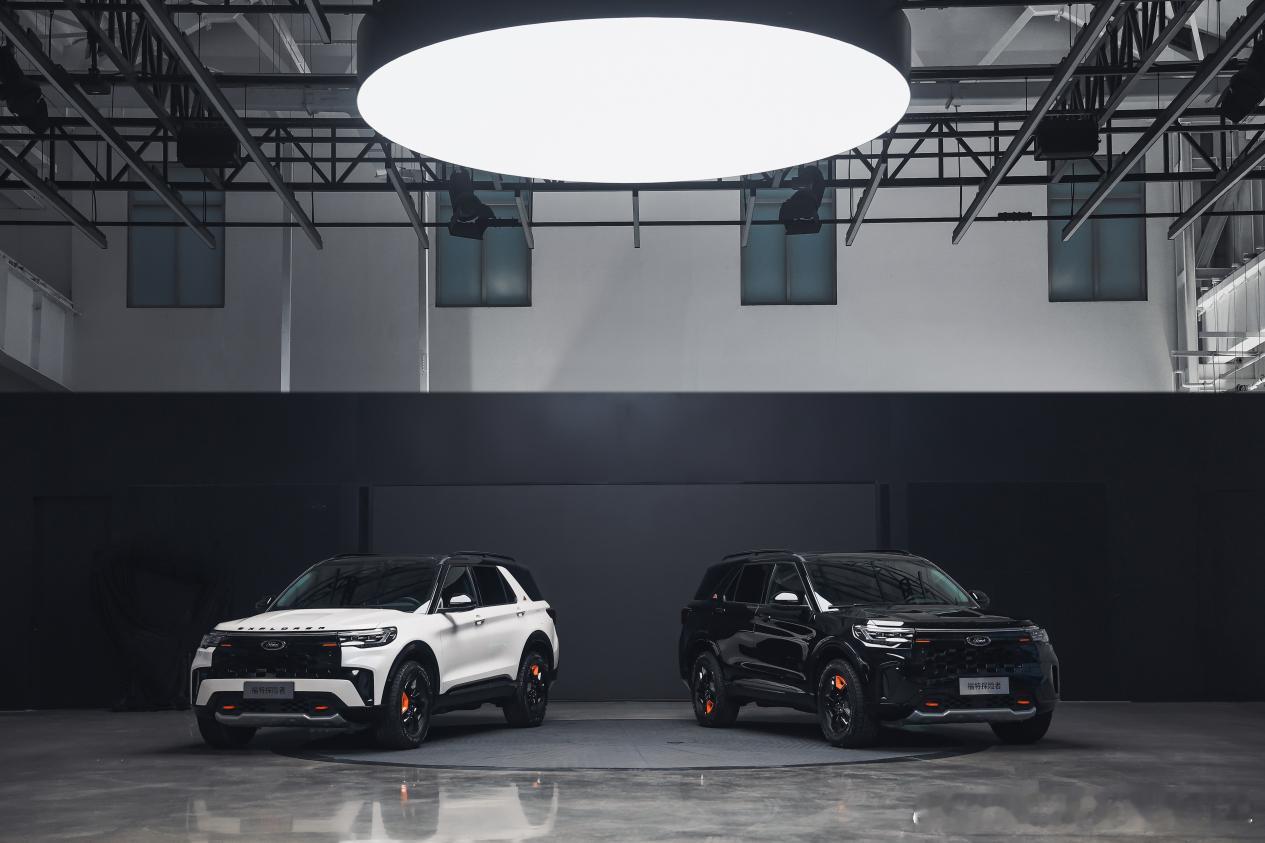 福特探险者五座穿越版11月上市！近6㎡纯平空间+2487L巨能装