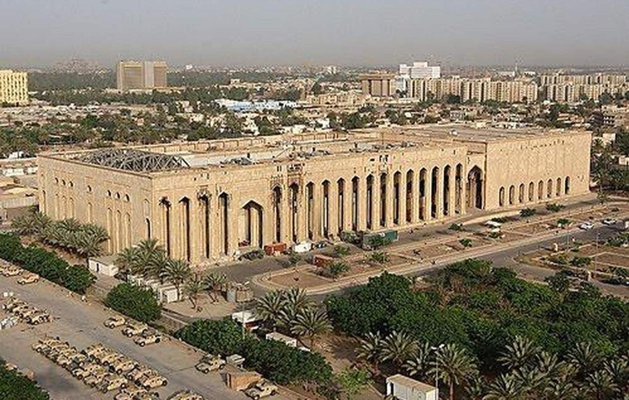 美驻伊使馆凌晨遭双重暴击！导弹轰平停机坪，无人机突破"金钟罩"现场直击：当地