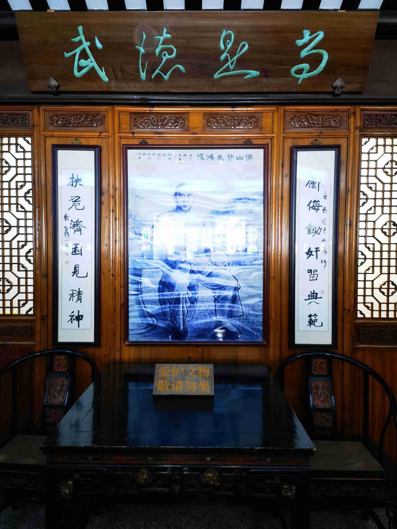 佛山祖庙这副对联，上联讲拳头，下联讲良心，横批4个字难倒无数人……在佛山祖庙