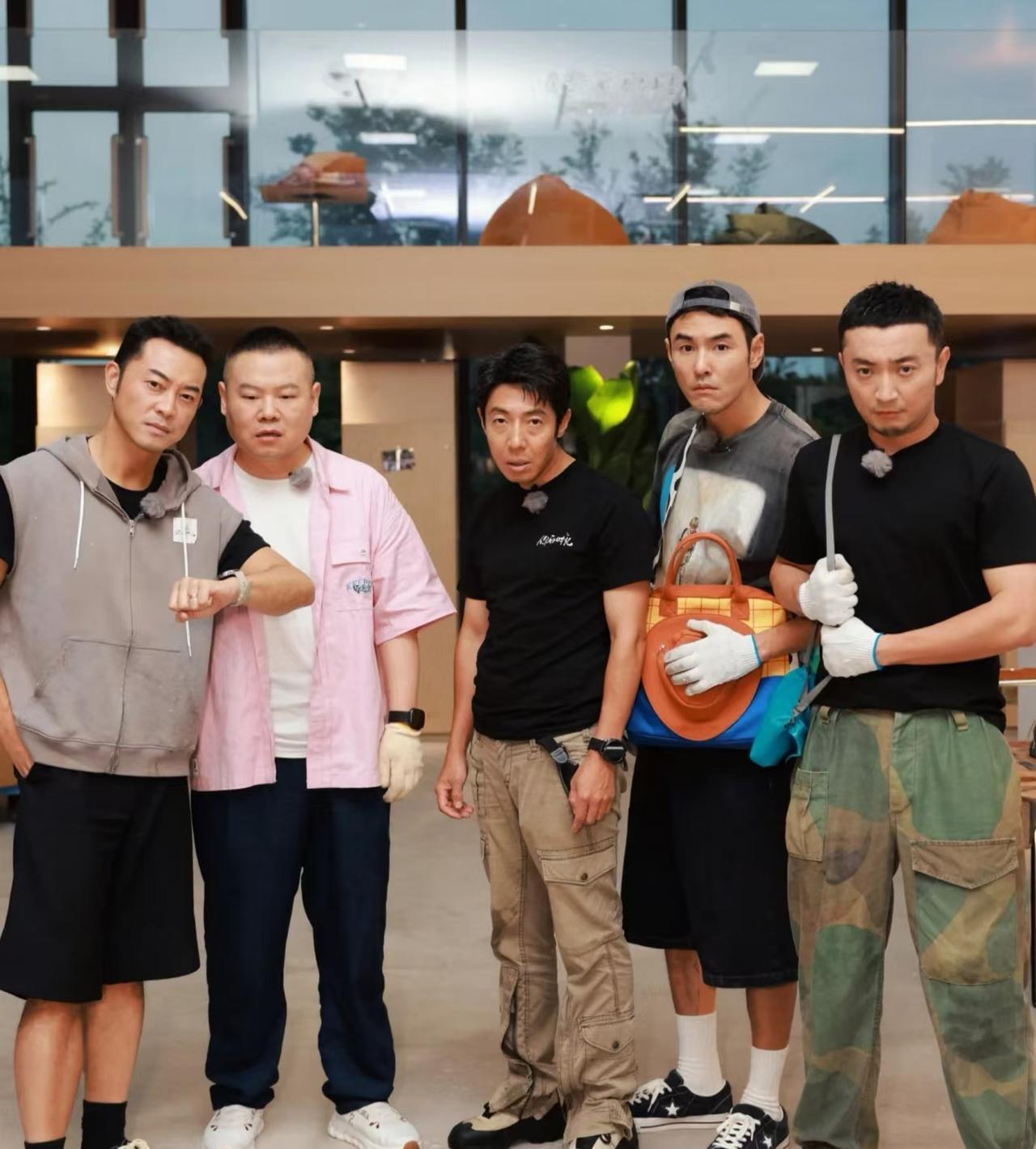 终于知道沙溢为什么要减肥，不是为了拍戏，而是为了5个男人。10年前，沙溢因为和