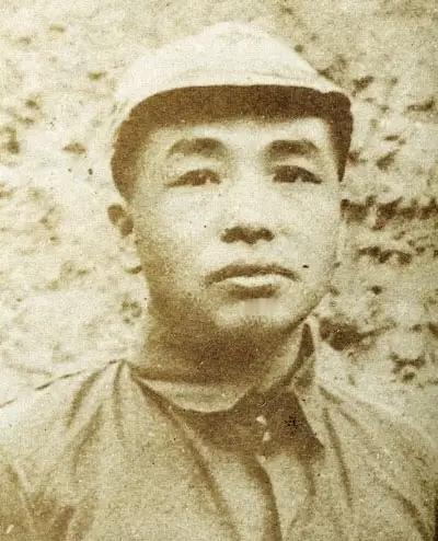 1939年，国军中将陈铁设宴款待八路军副总指挥彭德怀，陈铁的夫人在倒茶时，悄悄说
