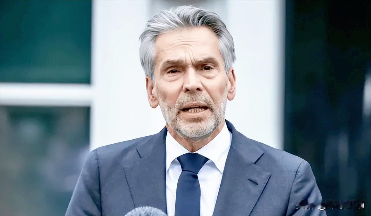 刚刚！荷兰改口！暂停干预中企芯片！荷兰经济大臣卡雷曼斯刚刚在社交媒体X上宣布，