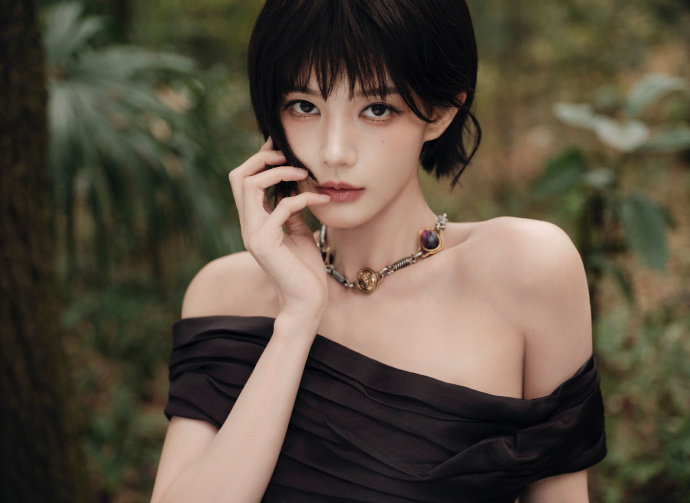 李一桐短发好权威李一桐短发好权威，李一桐短发姐感十足，怼脸拍的权威性无需多言！