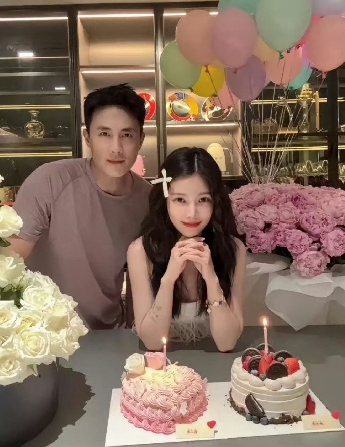 杜淳这是把妻子当女儿养了吧，她这状态哪像快40岁的人啊，分明还是十五六岁的小姑娘