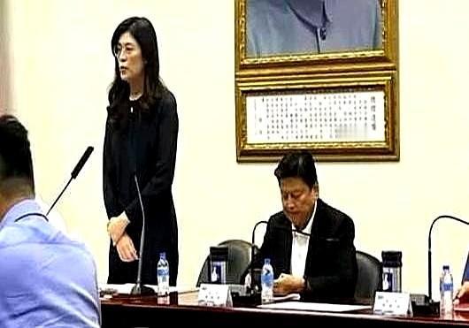最近国民党的人事变动藏都藏不住——傅崐萁居然同时兼任立法院党团总召和政策会执行长