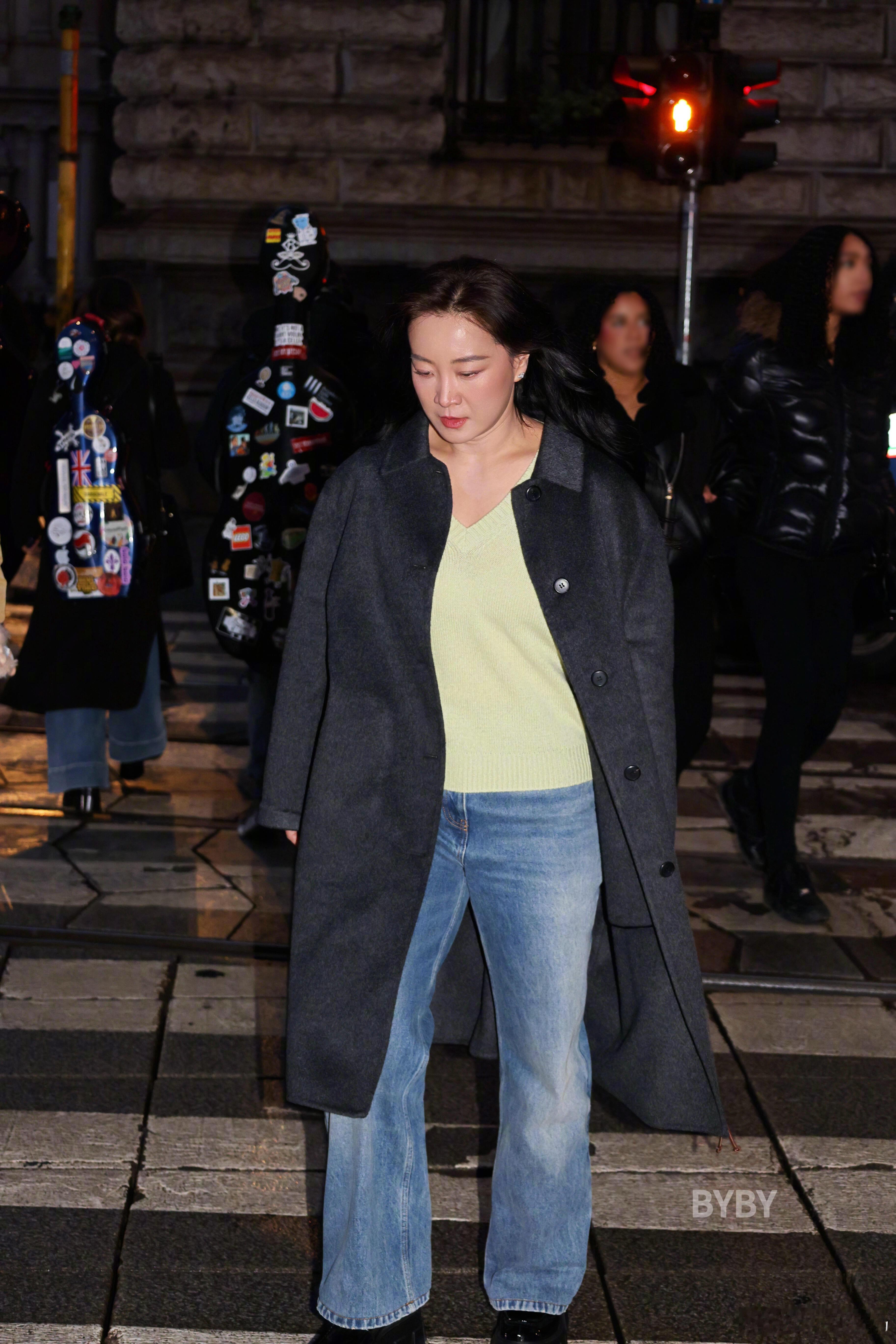 贾玲美到差点认不出来了，又美又飒！