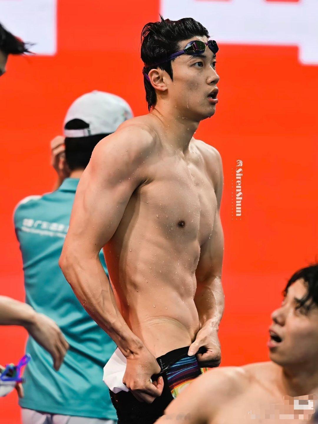哎呦歪，这是我能看的吗#汪顺##中国游泳队##胸肌##金牌#​