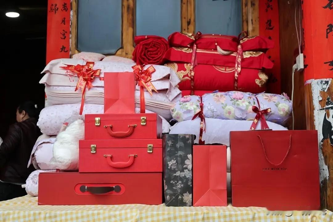 “这是岳父中的天花板！”贵州铜仁，大爷女儿结婚当天，女婿给了99999元彩礼，他