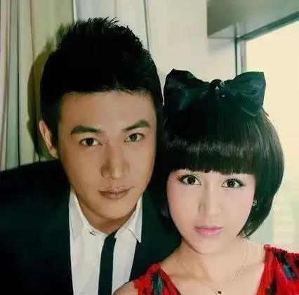陆毅夫妻两个人颜值逆天啦！陆毅帅呆啦！妥妥的男神一枚！陆毅和鲍蕾娱乐圈中多般
