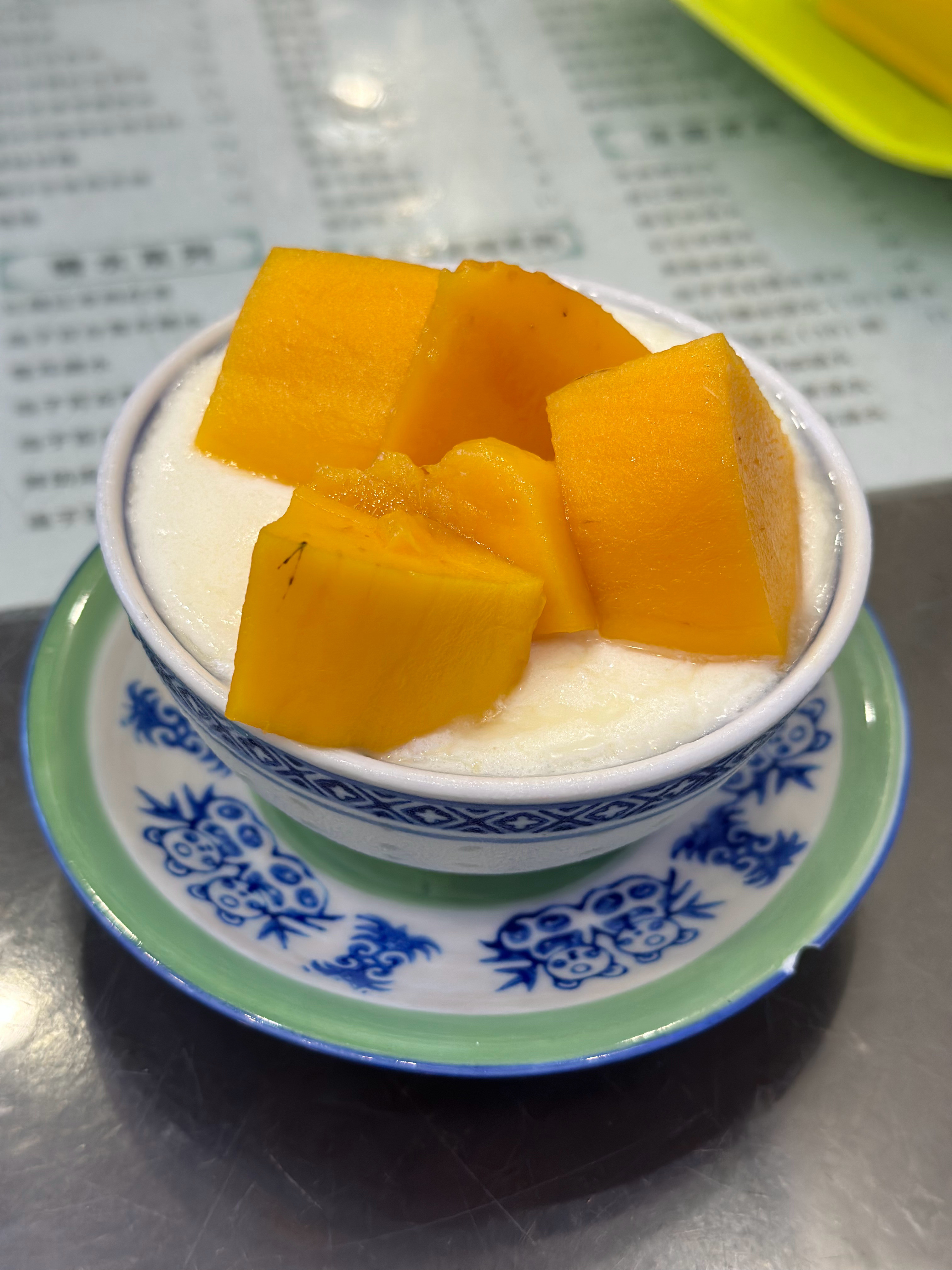 原来双皮奶是佛山特产双皮奶是顺德特产之前去顺德玩吃过甜得快把我送走了（本人对甜