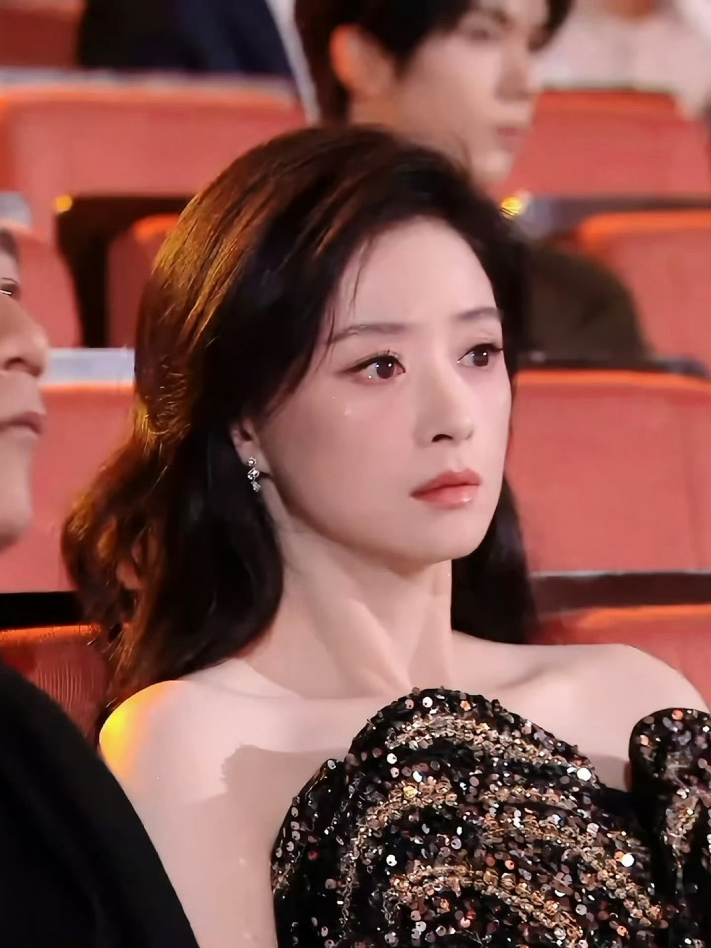 蒋欣哭了姐又因为节食减肥哭了啊哈哈哈哈哈哈哈哈哈哈[笑着哭]已经记不清是第几次