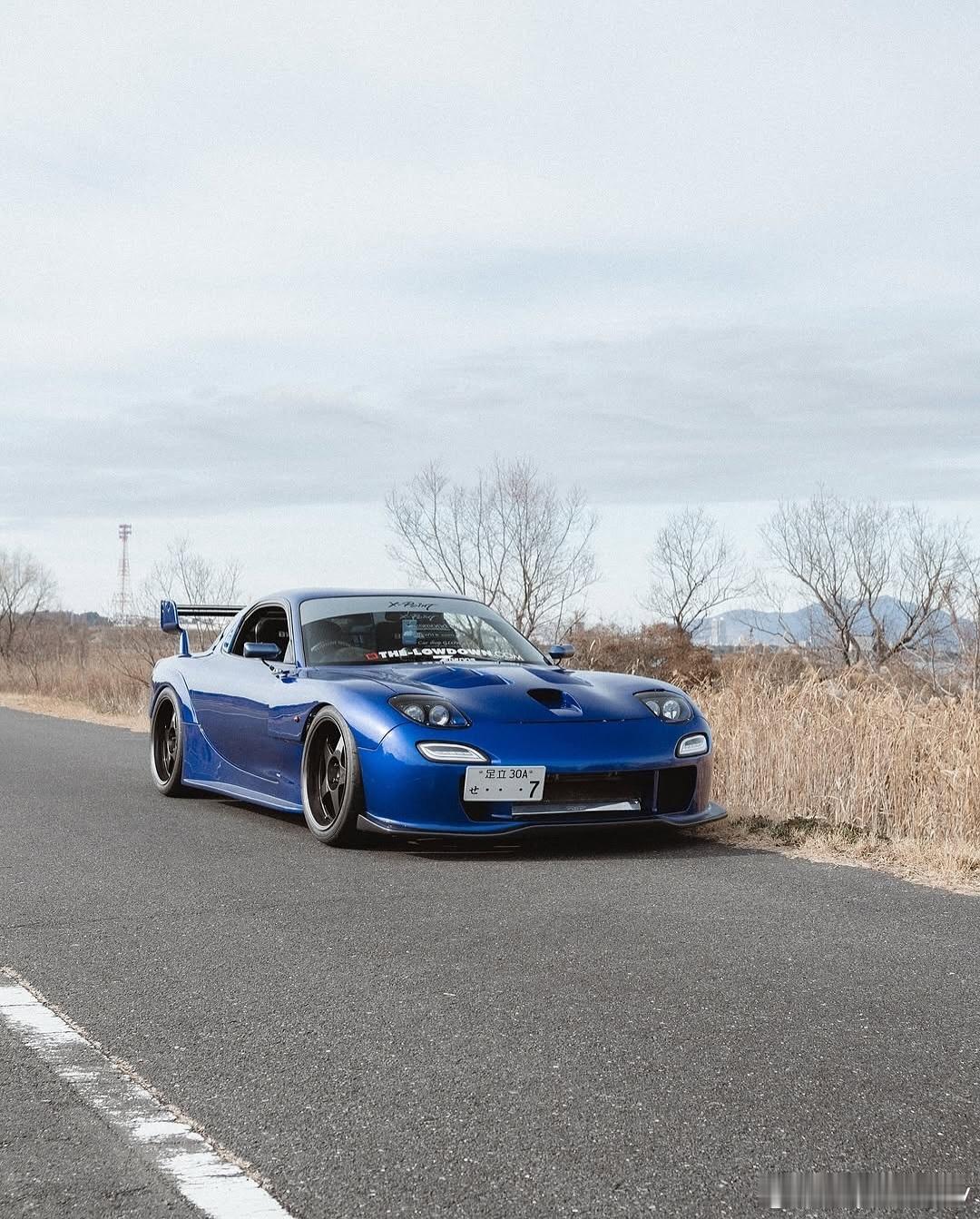很有型的RX-7改装车​​​