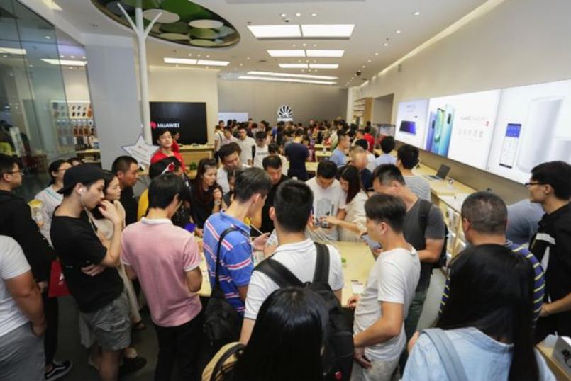 存储的火终于烧到了手机行业，2026年手机行业将全面涨价，便宜手机没了？ 据