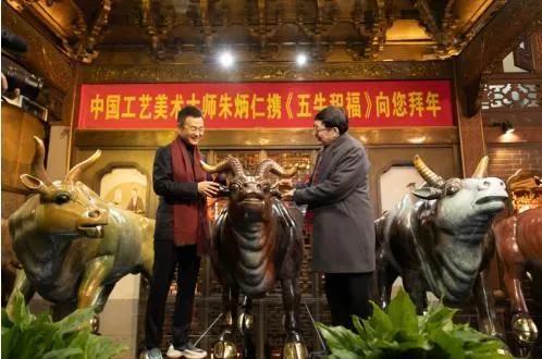 2002年前后，浙江有一位手艺人得知铜价一路狂飙，竟然押上全部身家，甚至把房产全