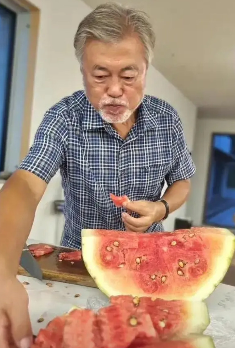 现在网上流行一个词叫“穷鬼发达国家”，说的就是日本韩国这种国家，表面看GDP挺高