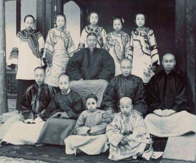 1901年，李鸿章死后，给子孙留下4000万两白银和数万亩良田，没想到52年后，