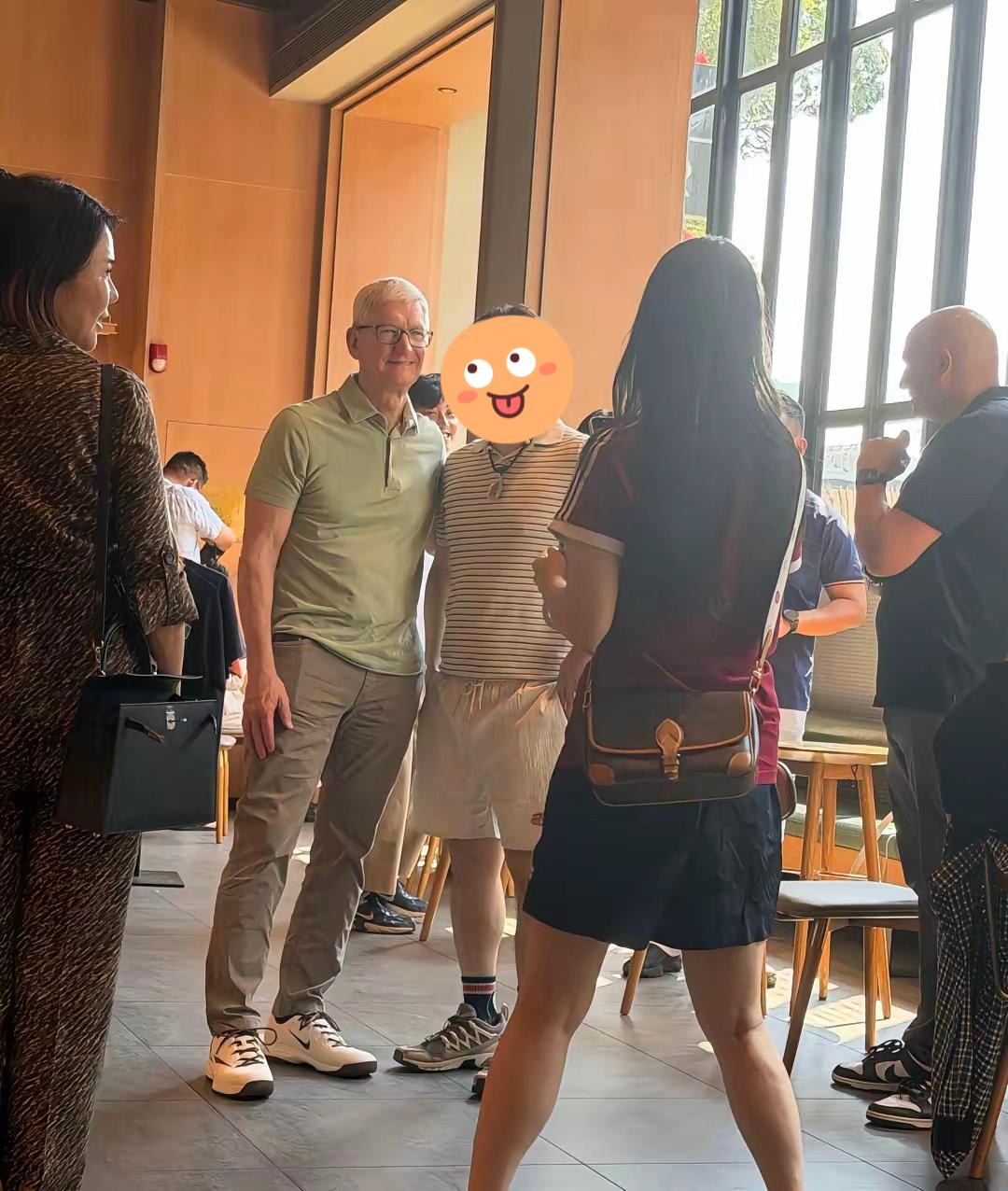 库克不是退了吗？怎么反而越来越多地在中国抛头露面？这是向雷军和余承东学习？1