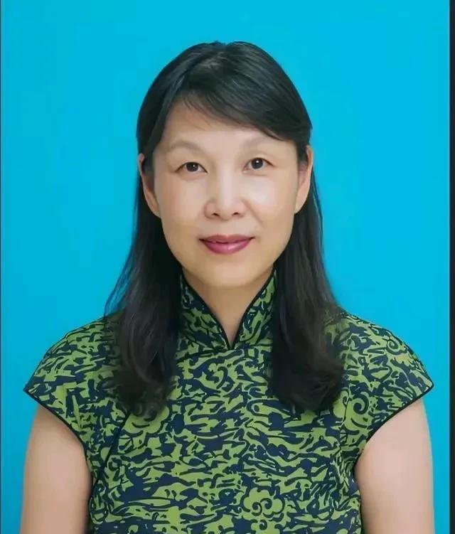 你满腹才华，浑身本领，甚至能撑起娃哈哈的半边天！娃哈哈能有今天如此的成就，你可谓