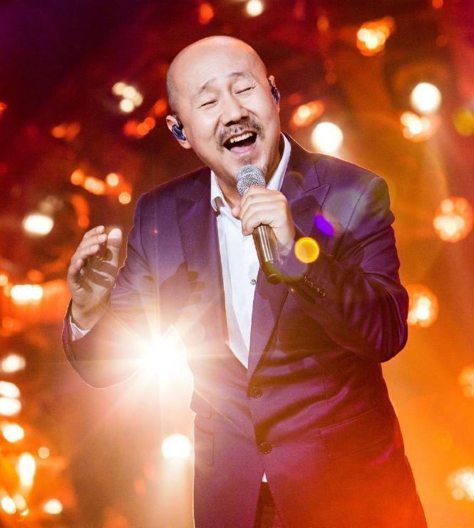 2000年，腾格尔在蒙古的所有酒楼全部倒闭，老婆也离婚了，价值85万的玉马，在醉