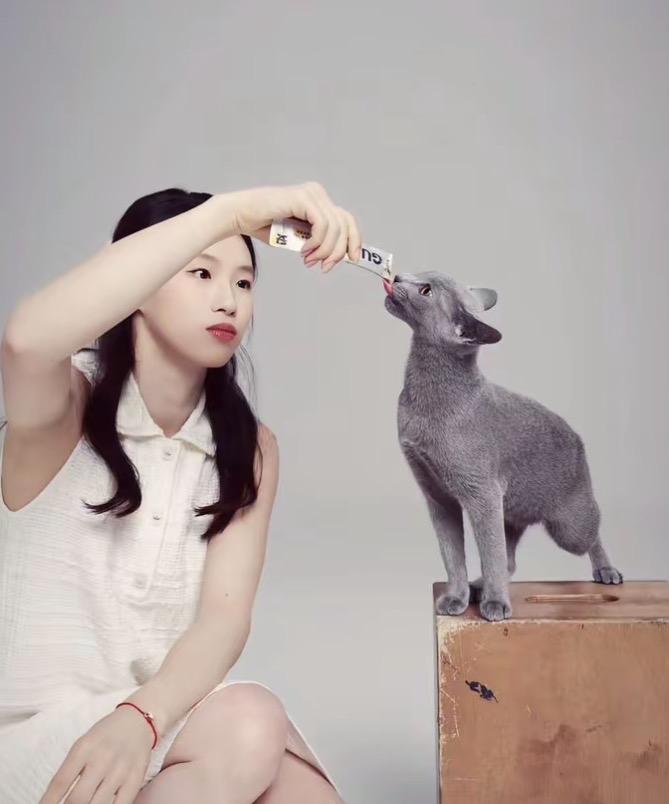 上海囡囡陈芋汐的＂芋泥猫＂，才叫真正的腔调！有人以为奥运冠军的排面就是金牌