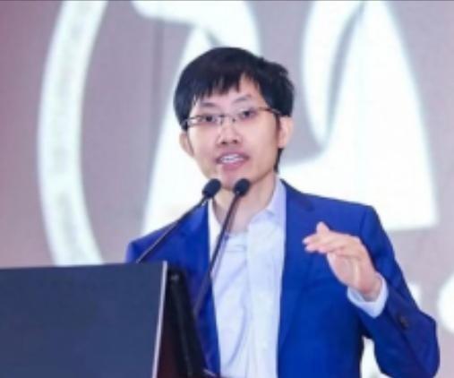 中美差距到底有多大？梁文锋毫不避讳、一针见血地回答：“表面上中国AI与美国可能仅