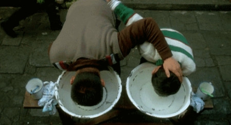 1994那年，10岁的谢苗拍完《赤子威龙》之后，周润发给了他5000块钱，并告诉