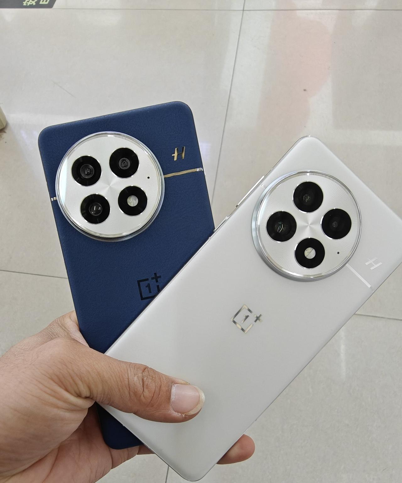 粉丝很纠结，买一加13还是一加13T？我给他的建议是，如果平时对拍照要求不高，直
