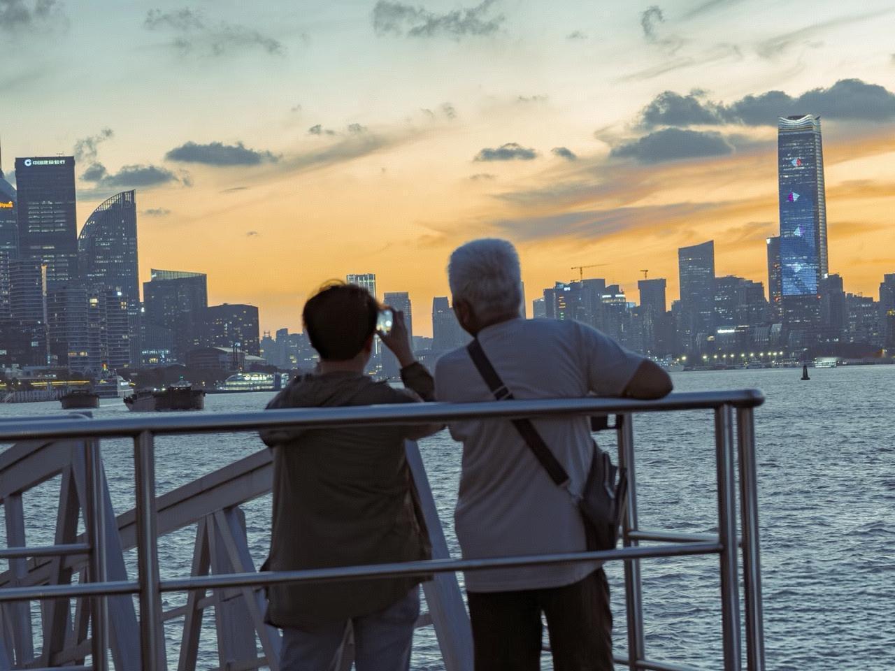 我家大姨的“醒悟”：当了半辈子提款机，终于学会爱自己我大姨和大姨夫俩，加起