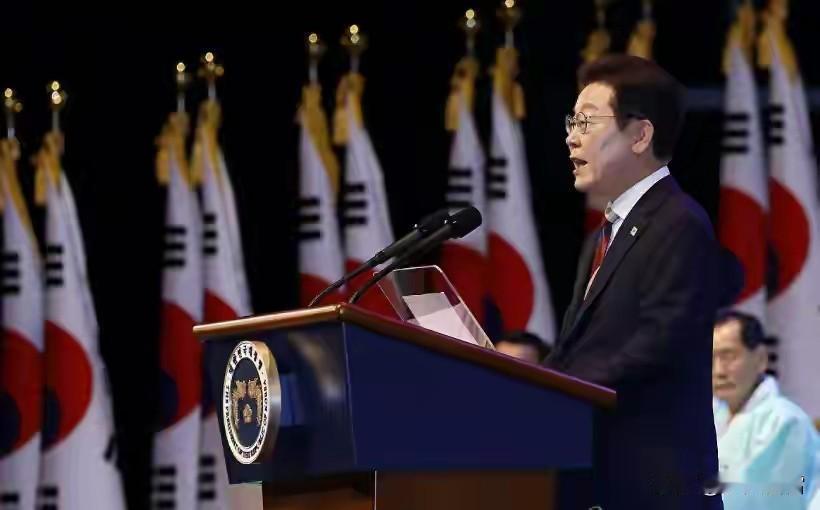 韩国总统李在明不装了，在韩国光复日宣布了一件振奋人心的事！大致内容为：韩国将追